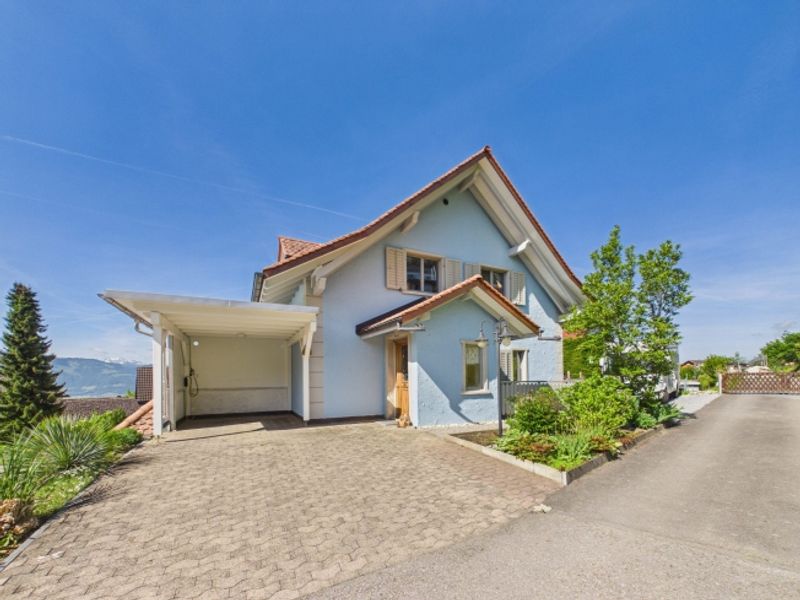 Stilvolles Einfamilienhaus mit Wintergarten und schöner Weitsicht in Gebertingen - 8