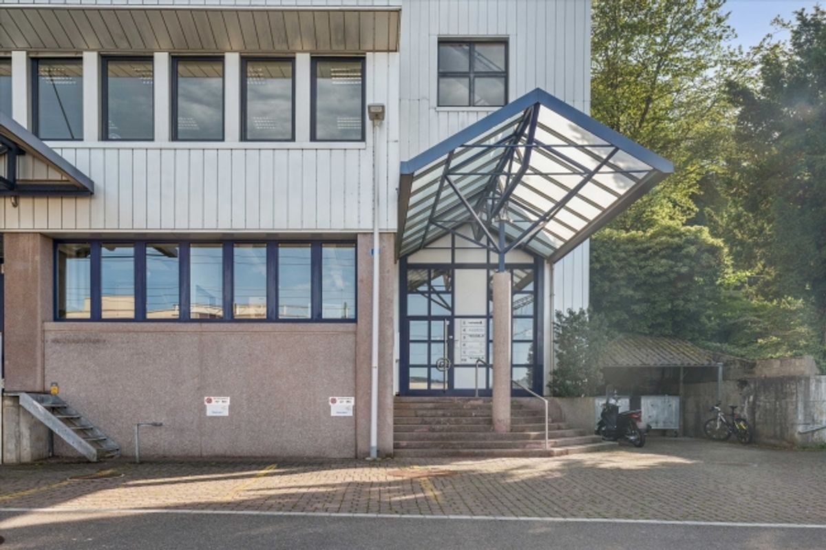 Arbeiten mit Seesicht Attraktive Bürofläche im Herzen von Horgen - 1