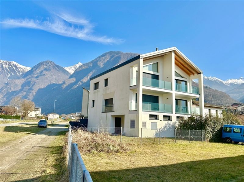 Eleganza Moderna e Comfort Villa con Rifiniture di Pregio - 12