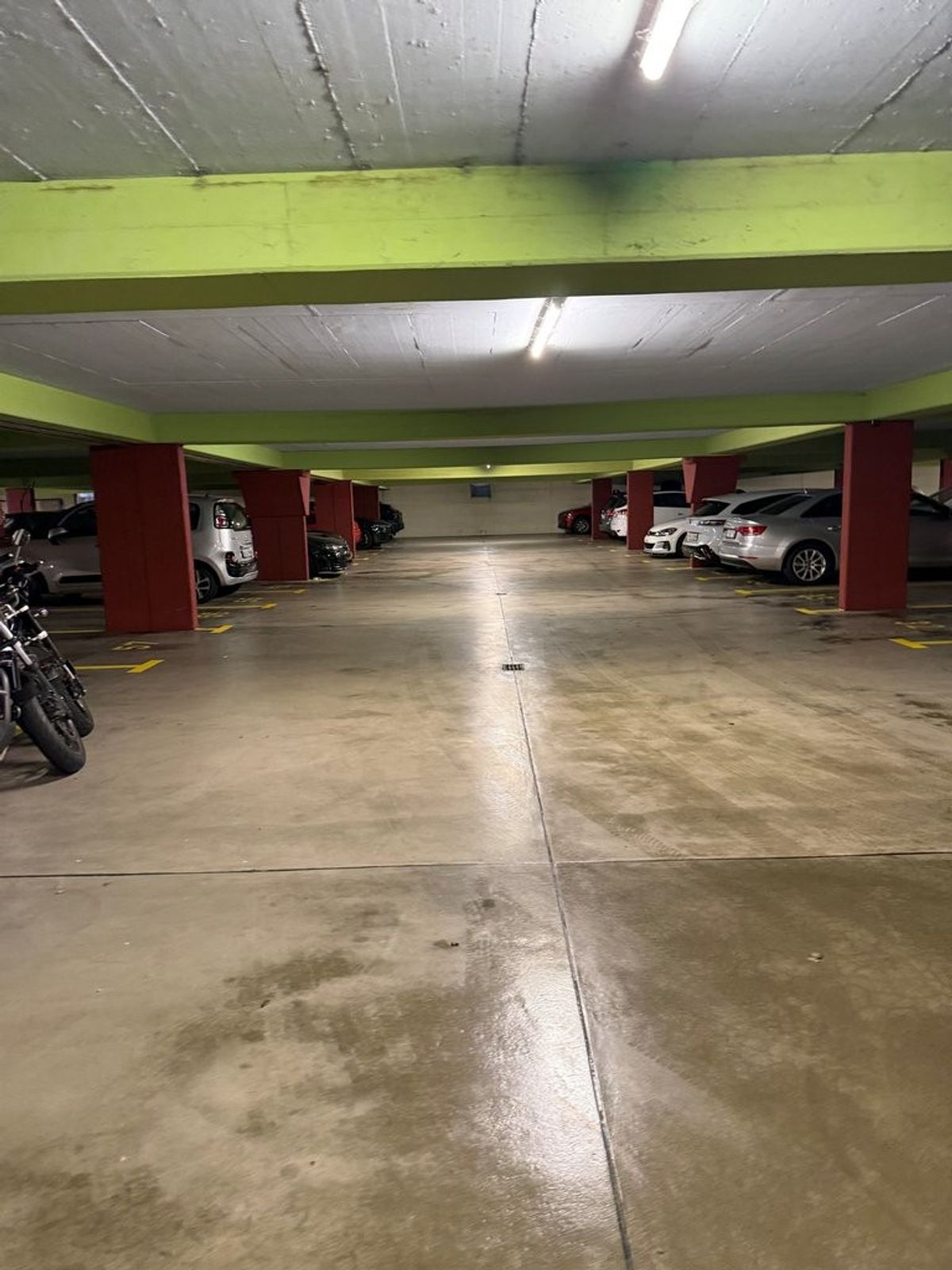 Bei uns steht Ihr Fahrzeug im Trockenen! - 3