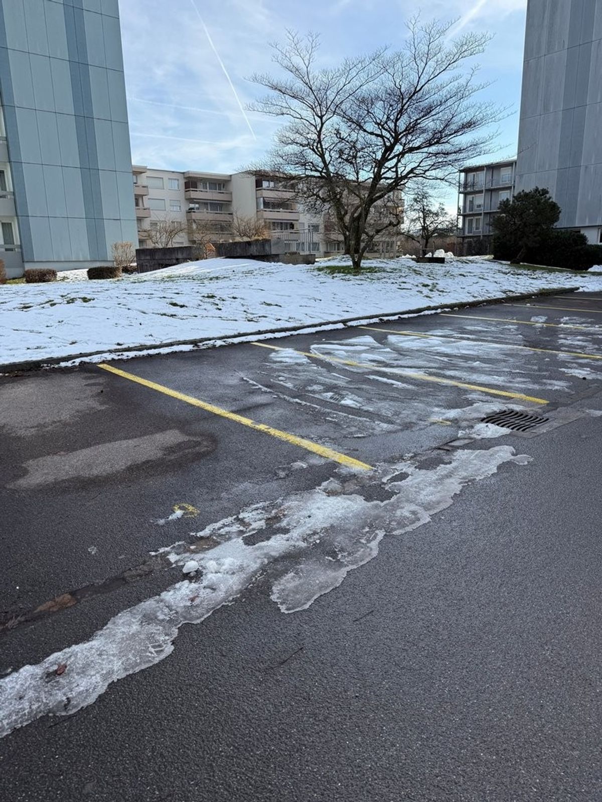 Aussenparkplätze ab sofort verfügbar! - 1