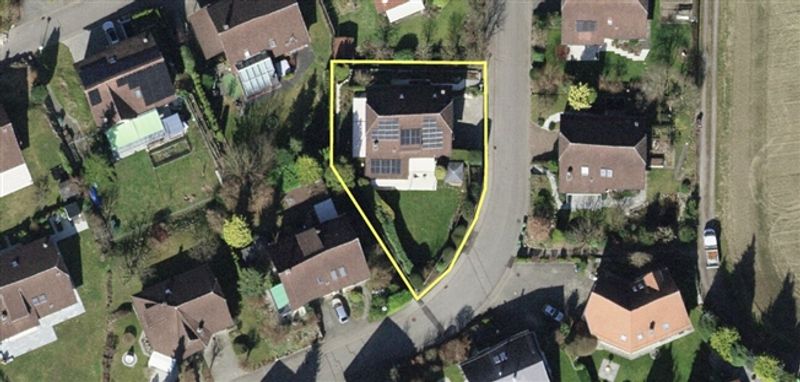 Sehr gepflegtes 7.5-Zi.-Einfamilienhaus mit wunderschönem Garten - 12