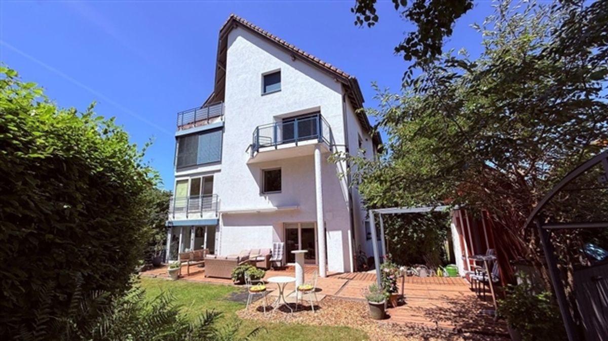 Die Perle für Verwöhnte mit Sehnsucht nach Stille, Wohnen mit Gartenidylle – stilvoll, grosszügig und naturnah - 0