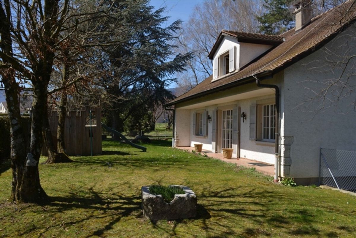 Geräumige 6.5-Zimmer-Villa in der Nähe aller Annehmlichkeiten - 0