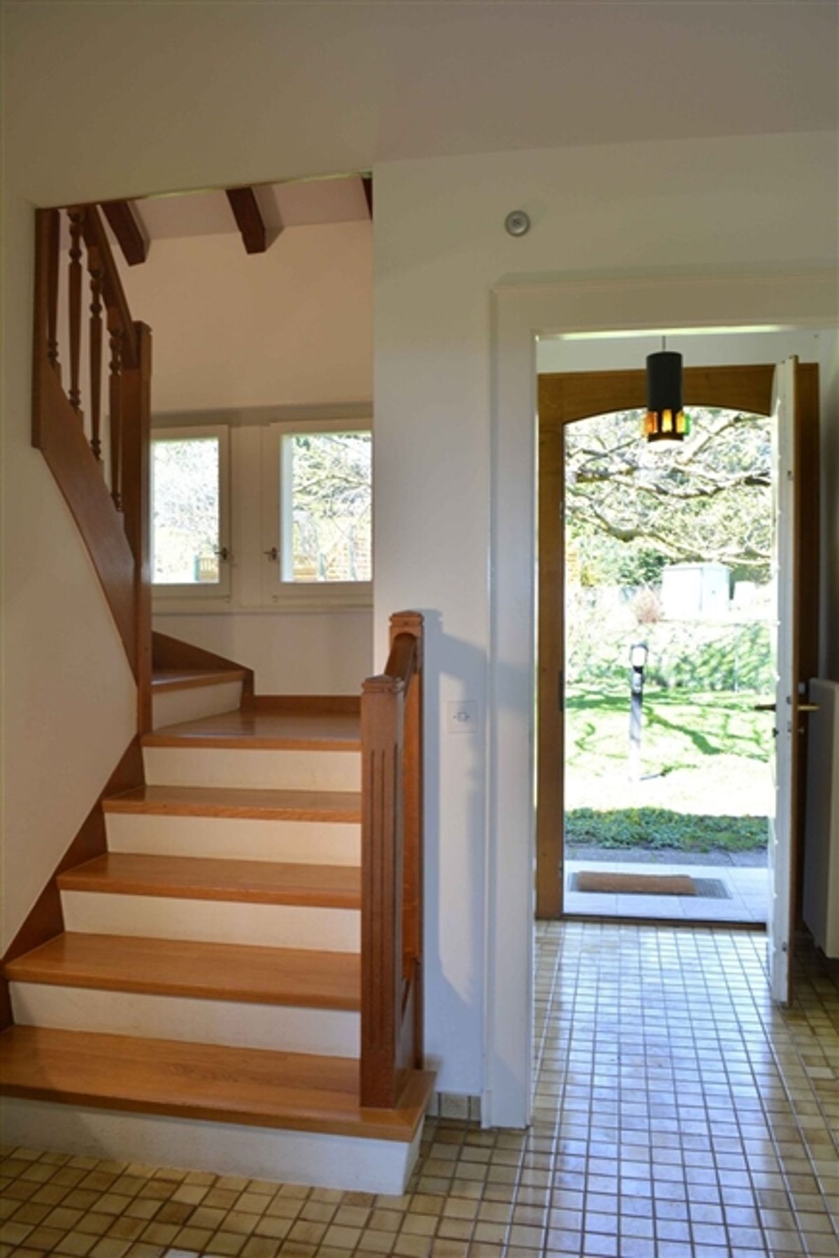 Geräumige 6.5-Zimmer-Villa in der Nähe aller Annehmlichkeiten - 4