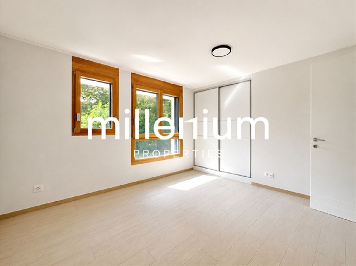 Moderne 7P-Wohnung mit eigenem Studio - 3