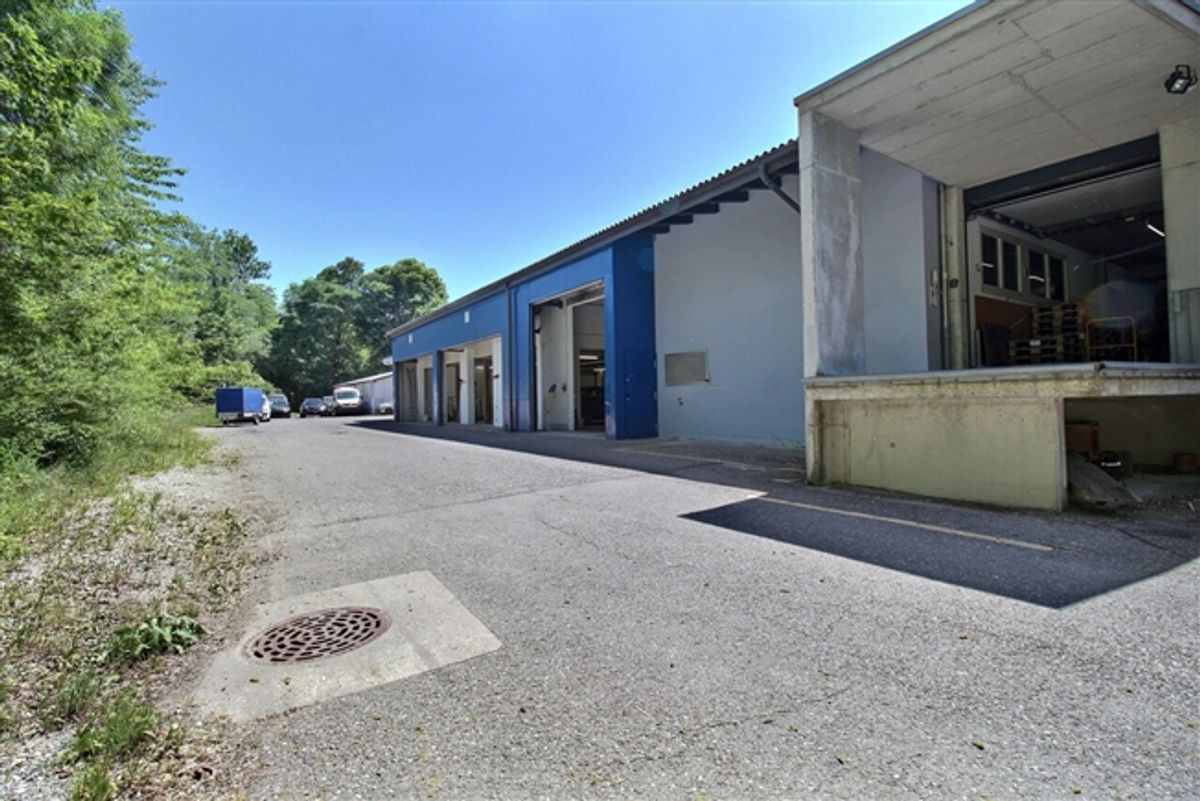 Industriegebäude mit Büros und Wohnungen - 2