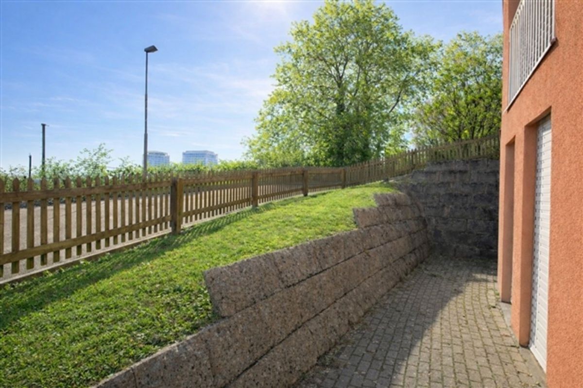 ATTRAKTIVE ANLAGEWOHNUNG MIT SONNIGEM SITZPLATZ - 0
