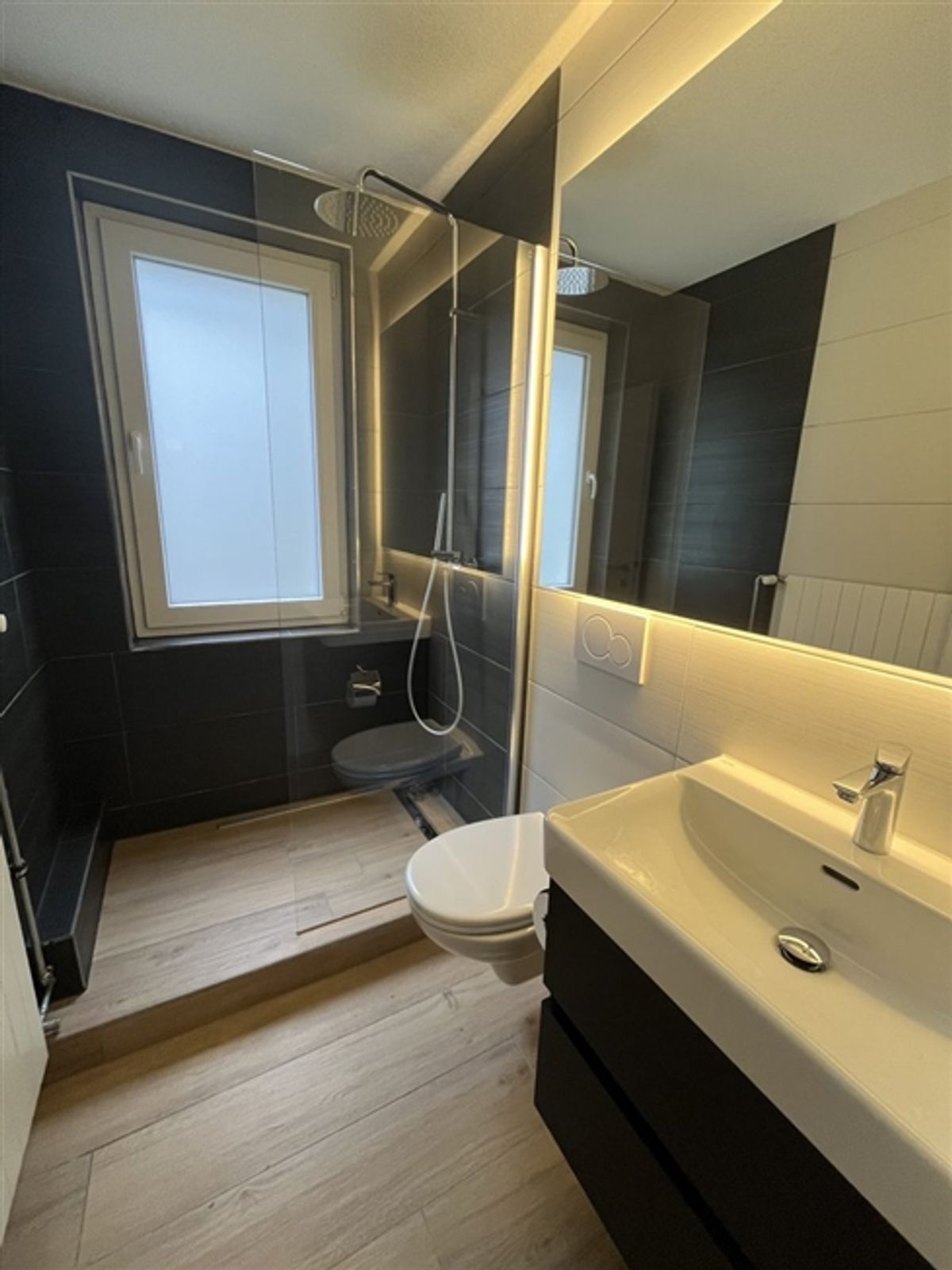 Helle und modern ausgestattete 3-Zimmer-Wohnung mit Balkon - 0