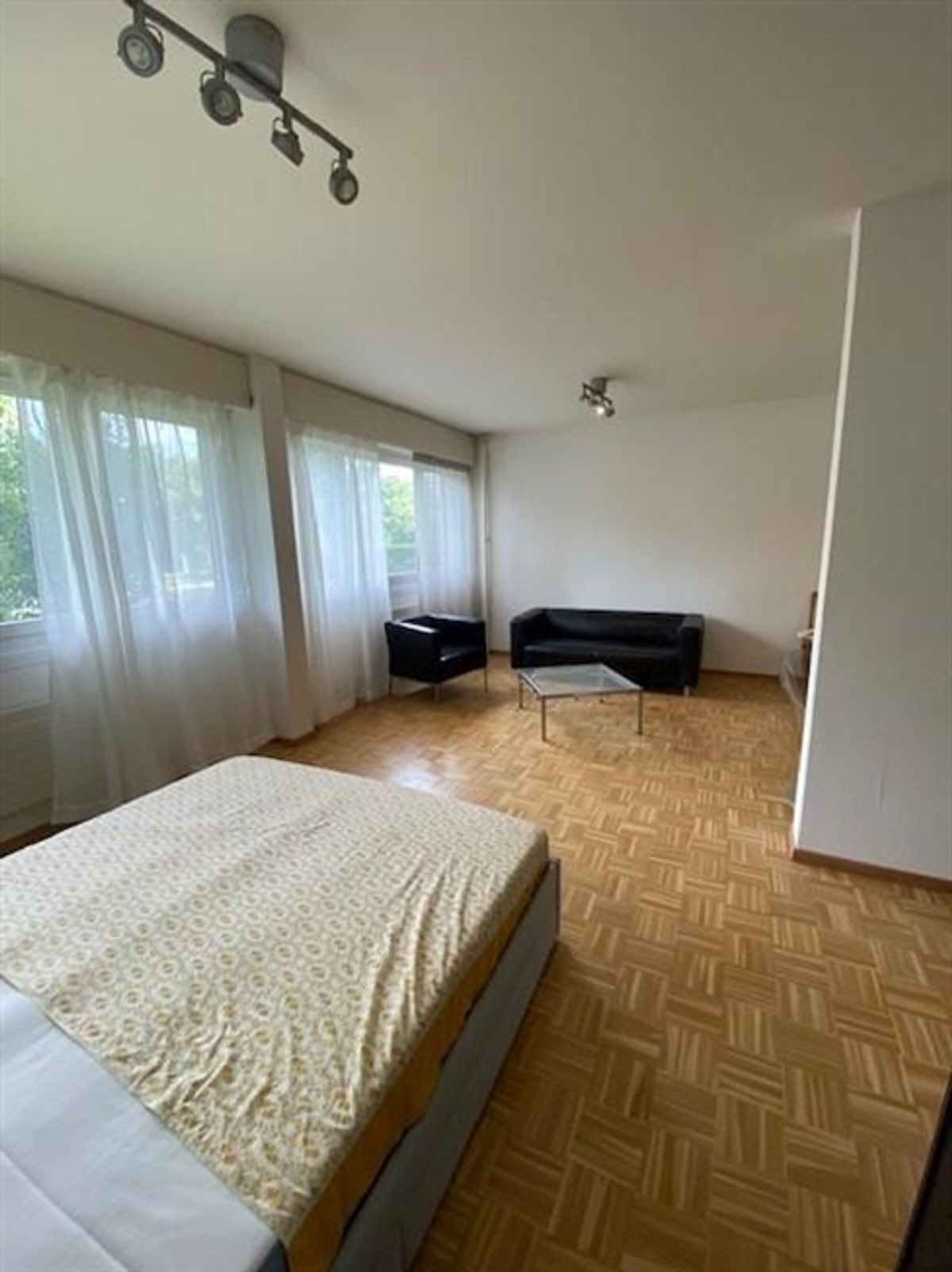 Halbmöblierte Einzimmerwohnung in einem Wohngebäude - 2
