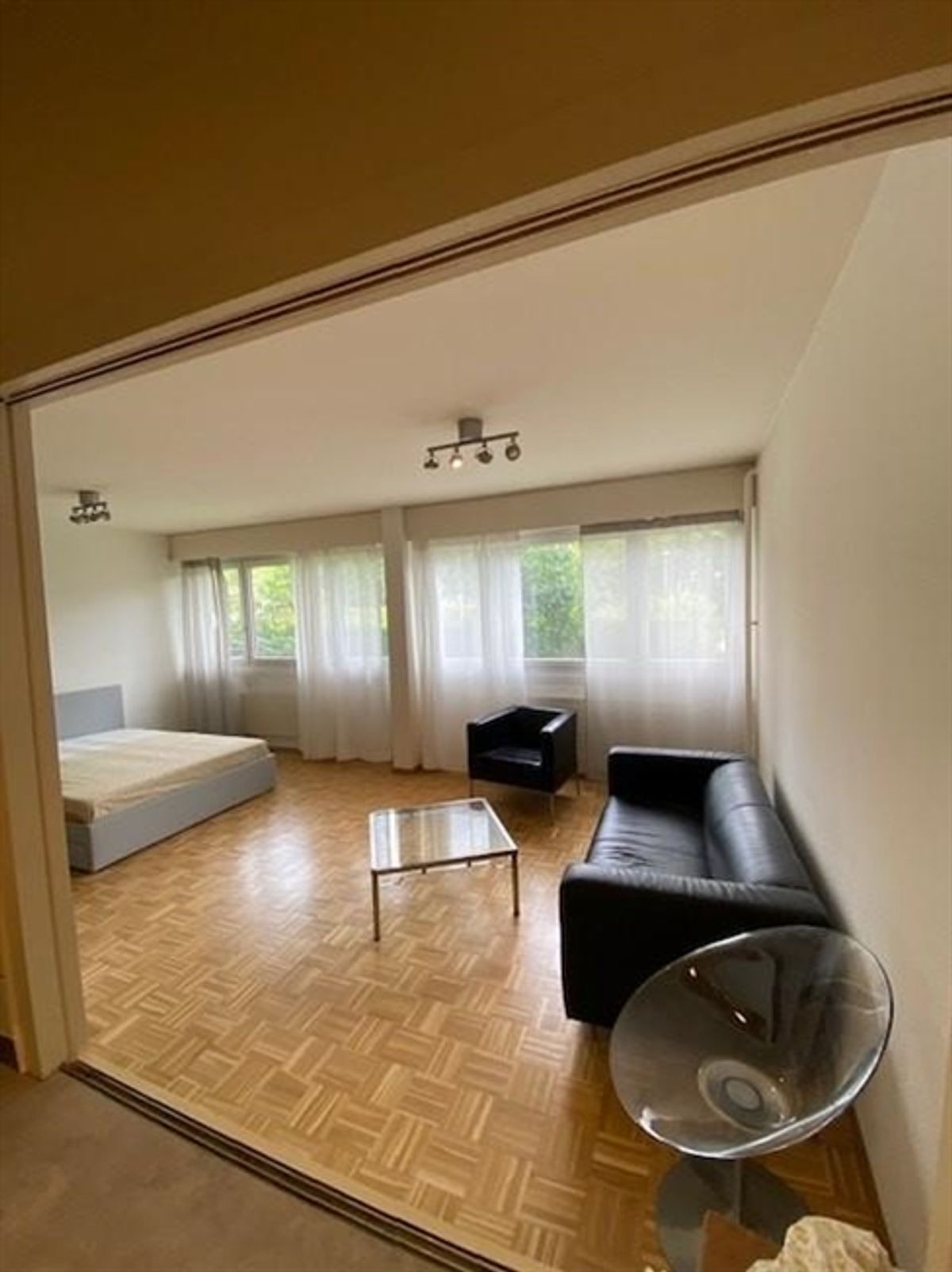 Halbmöblierte Einzimmerwohnung in einem Wohngebäude - 3