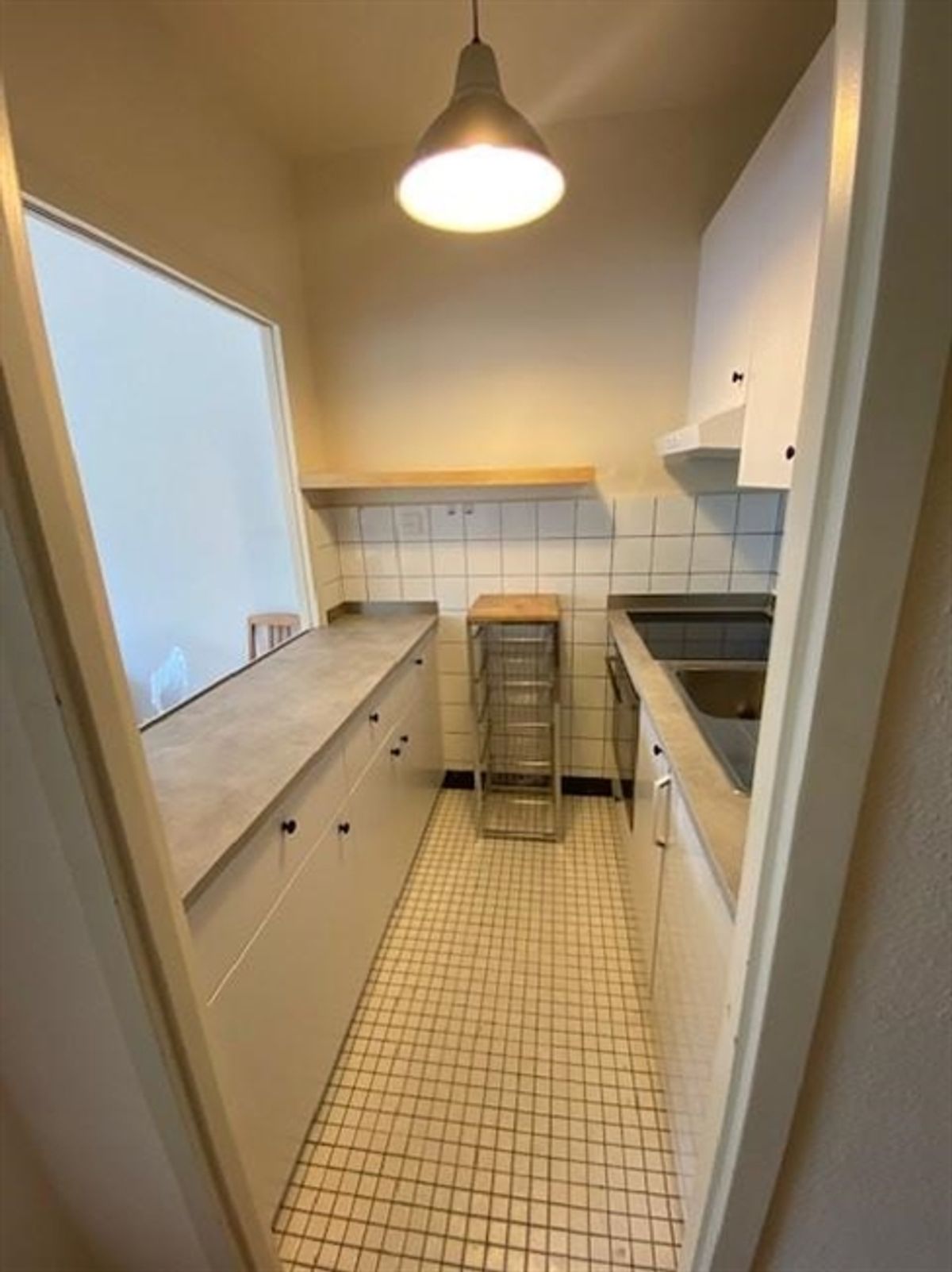 Halbmöblierte Einzimmerwohnung in einem Wohngebäude - 4