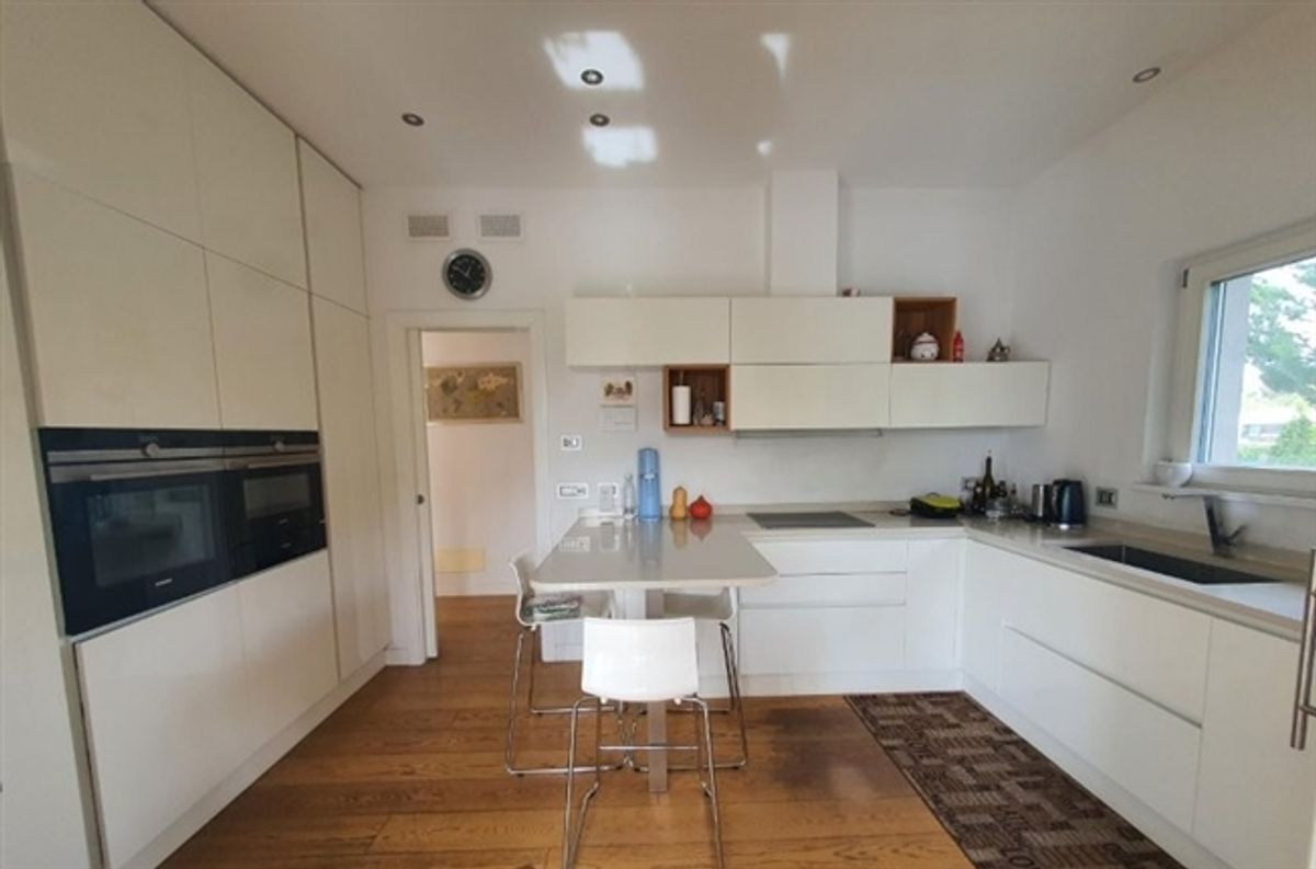 Große freistehende Villa mit sieben Zimmern "Minergie" - 9