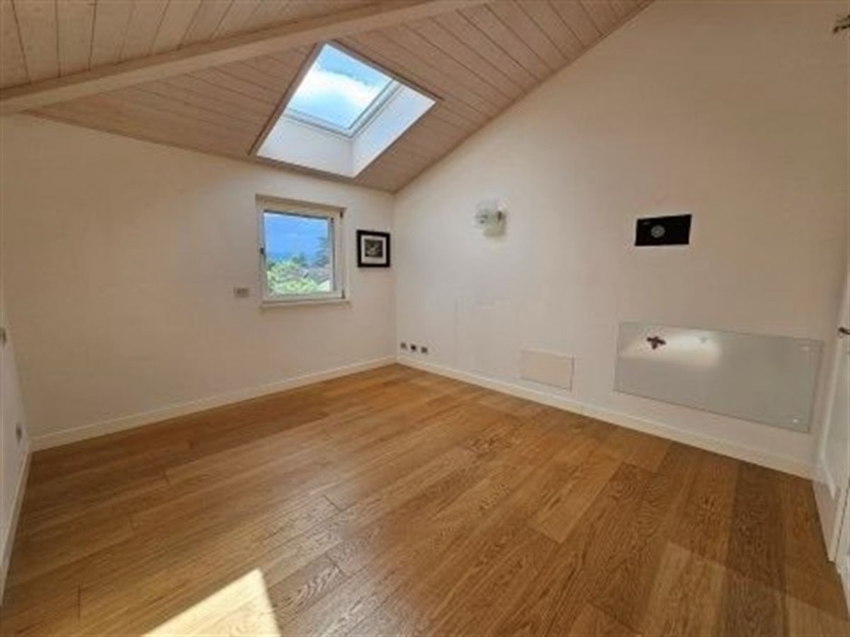 Große freistehende Villa mit sieben Zimmern "Minergie" - 10
