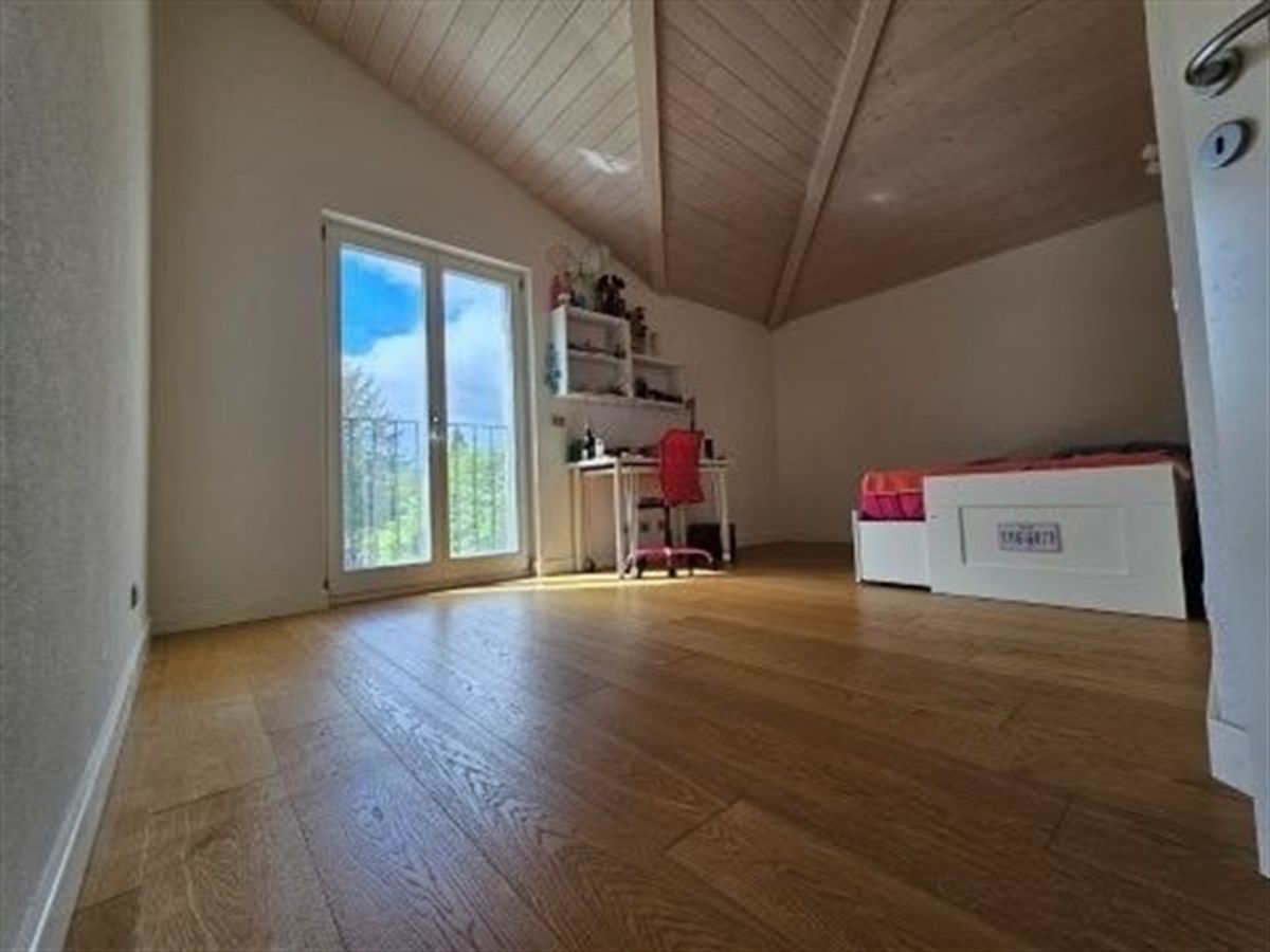 Große freistehende Villa mit sieben Zimmern "Minergie" - 11