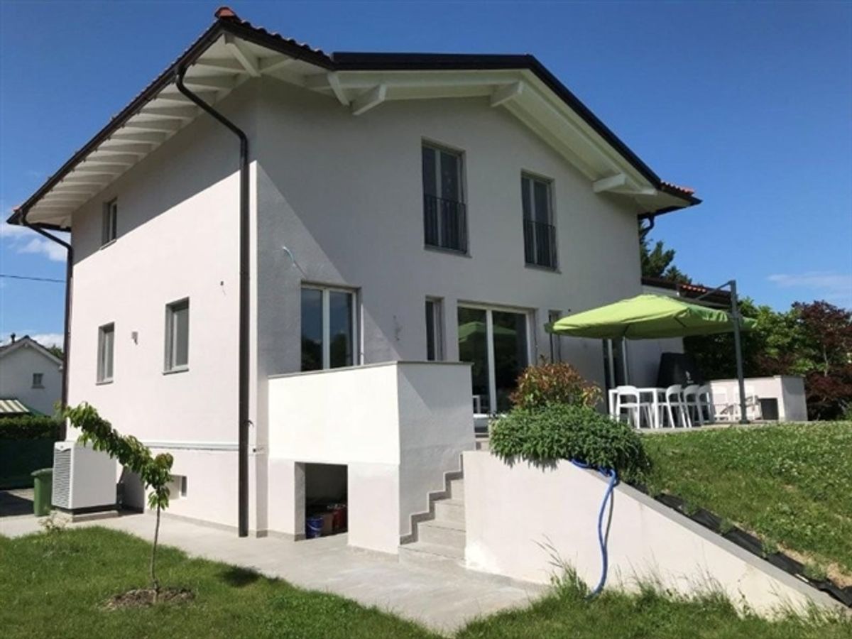 Große freistehende Villa mit sieben Zimmern "Minergie" - 0