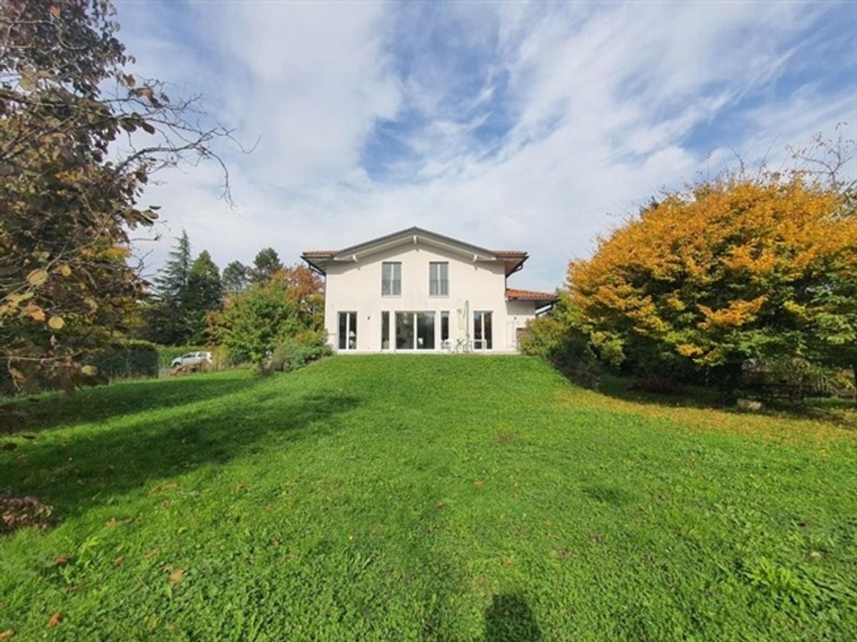 Große freistehende Villa mit sieben Zimmern "Minergie" - 3