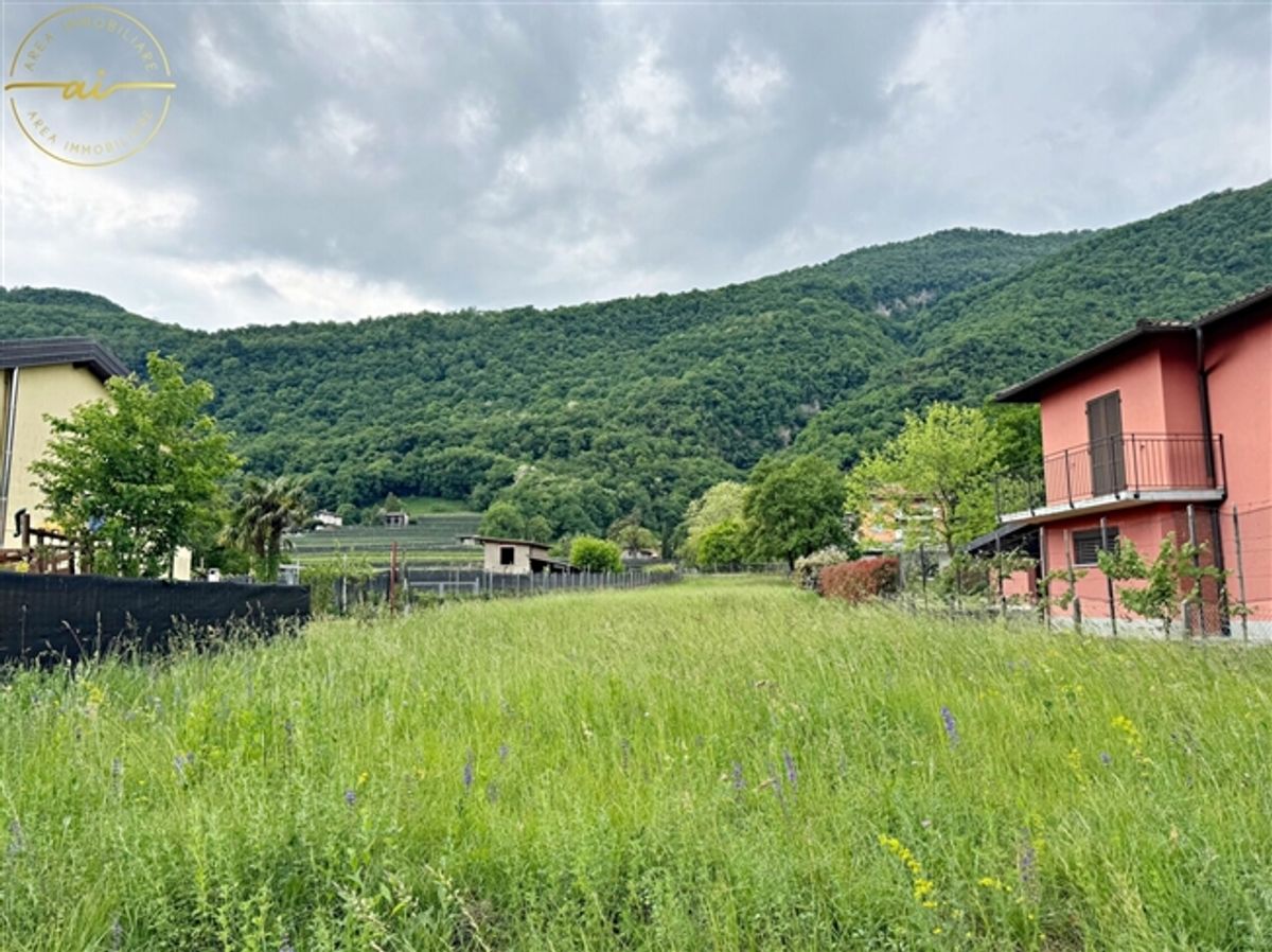 BAUGROUND IN ZENTRALER LAGE IN RIVA SAN VITALE - 1