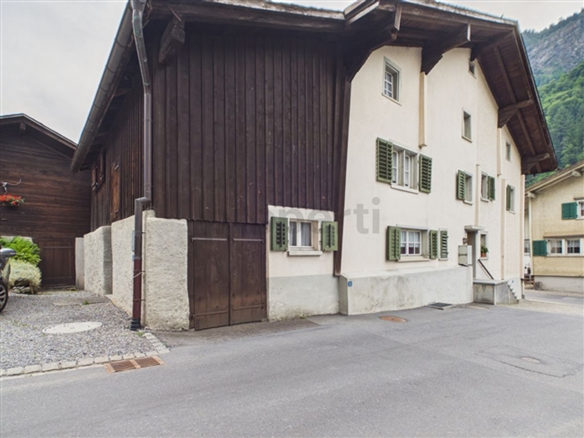 Historisches Einfamilienhaus mit charmantem Wohnkomfort in Glarus Süd - 0
