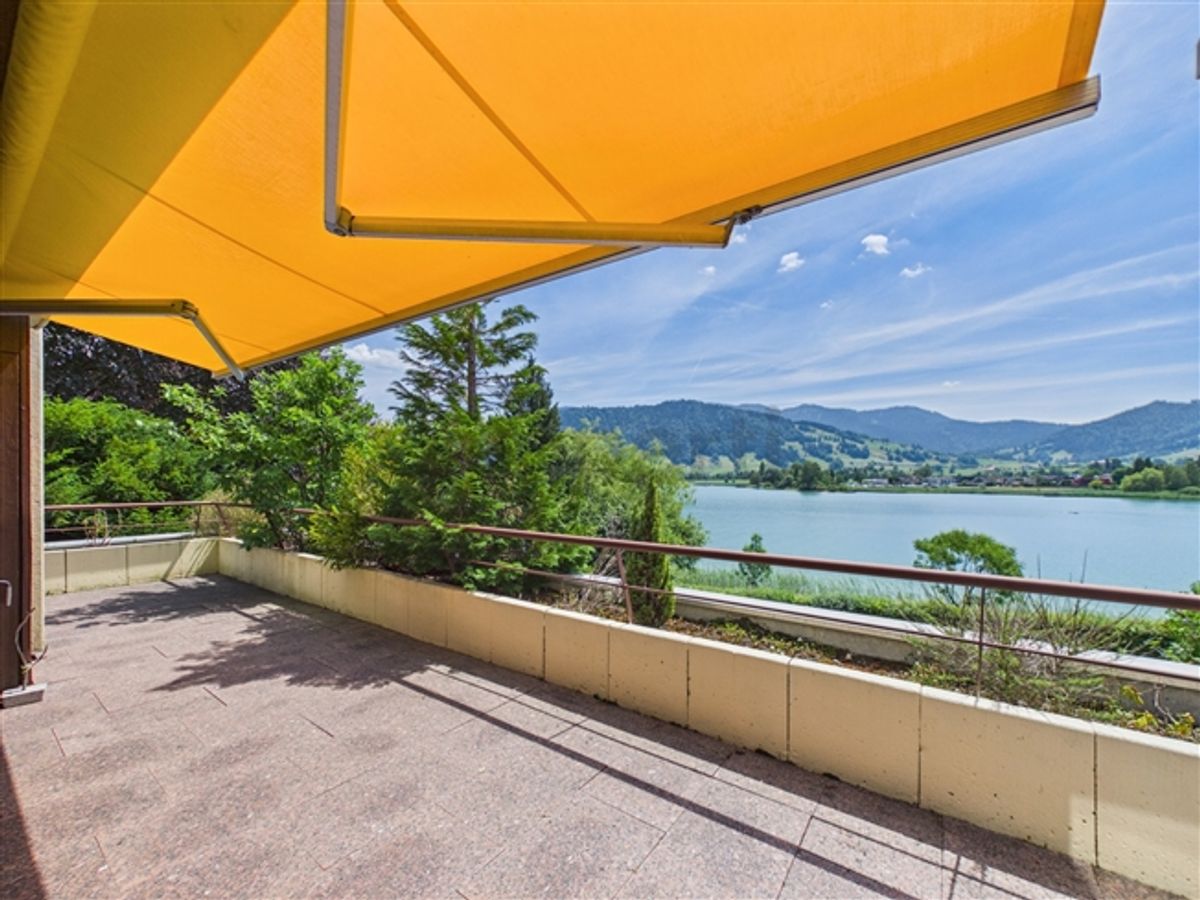 Grosszügige und gemütliche Wohnung mit tollem Seeblick in Unterägeri - 0