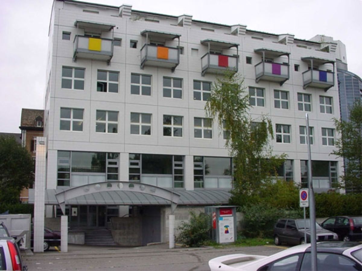 Motorradplatz Nähe Bahnhof Wollishofen - 0