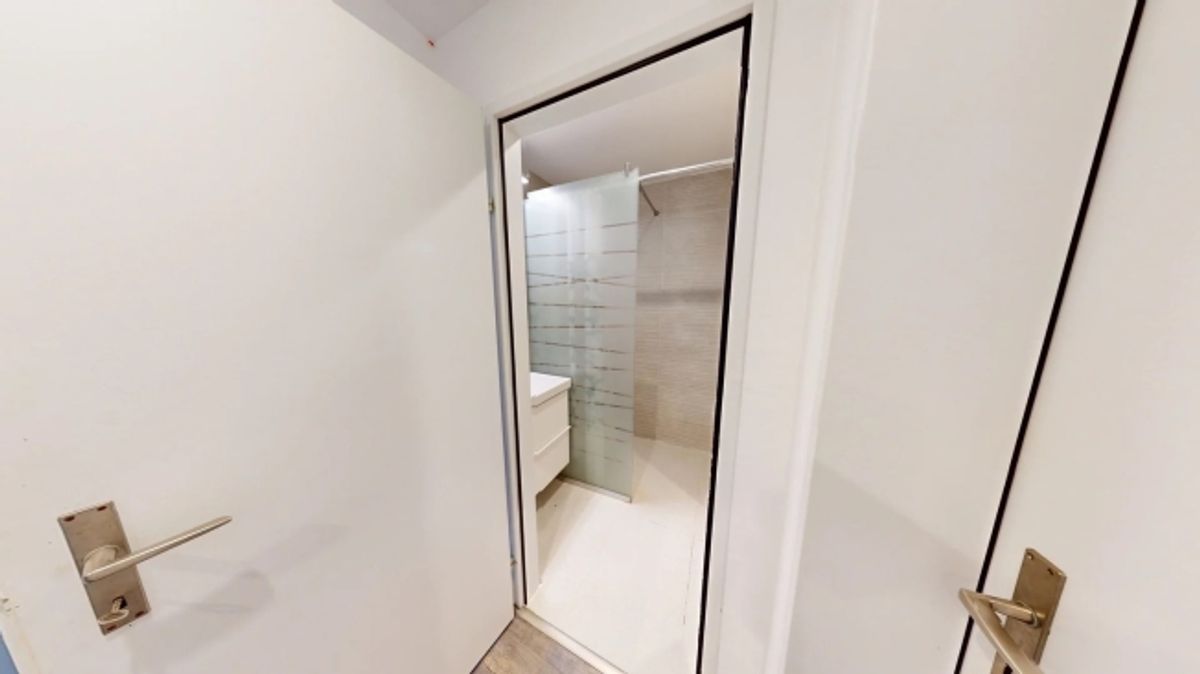 Möbliertes Zimmer in modernisierter Wohnung an top Lage - 10