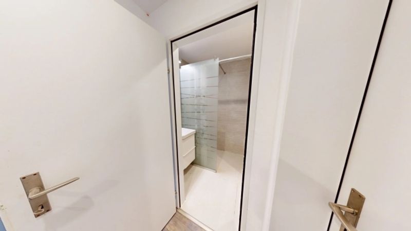 Möbliertes Zimmer in modernisierter Wohnung an top Lage - 11