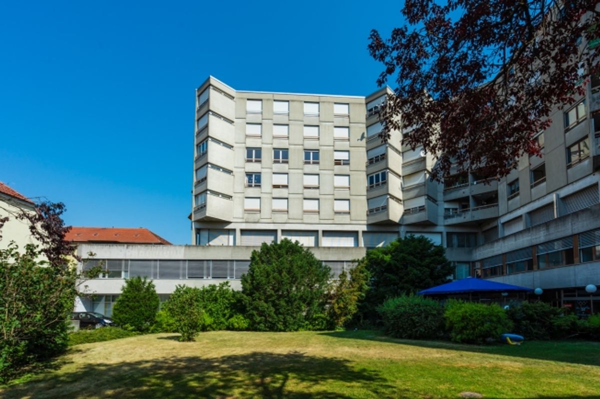 Einstellhallenplätze an zentraler Lage zu vermieten! - 1