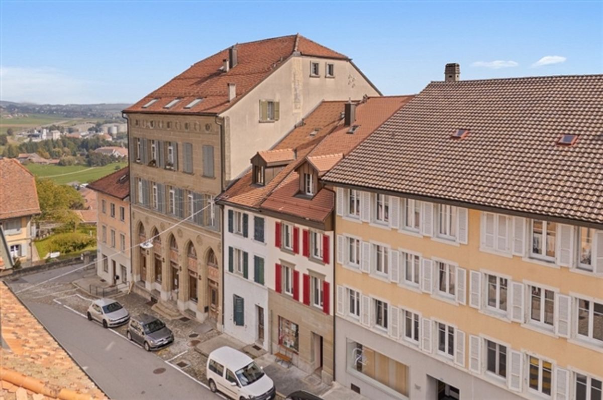 Er lebt und arbeitet am selben Ort, im Zentrum von Romont - 1