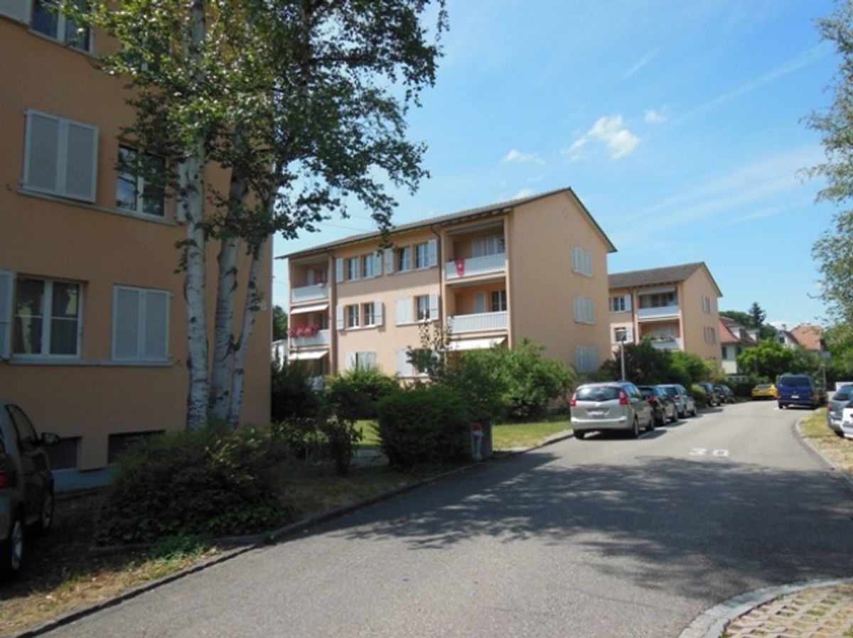 Motorradplätze an der Birseckstrasse zu vermieten - 0