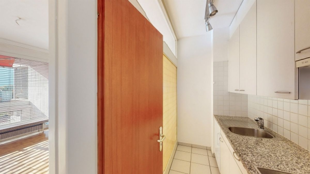 Luminoso monolocale con terrazzo in posizione strategica - 4