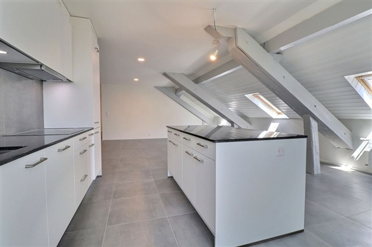 Wunderschöne 3.5-Zimmer-Wohnung komplett renoviert im Herzen der Stadt - 0