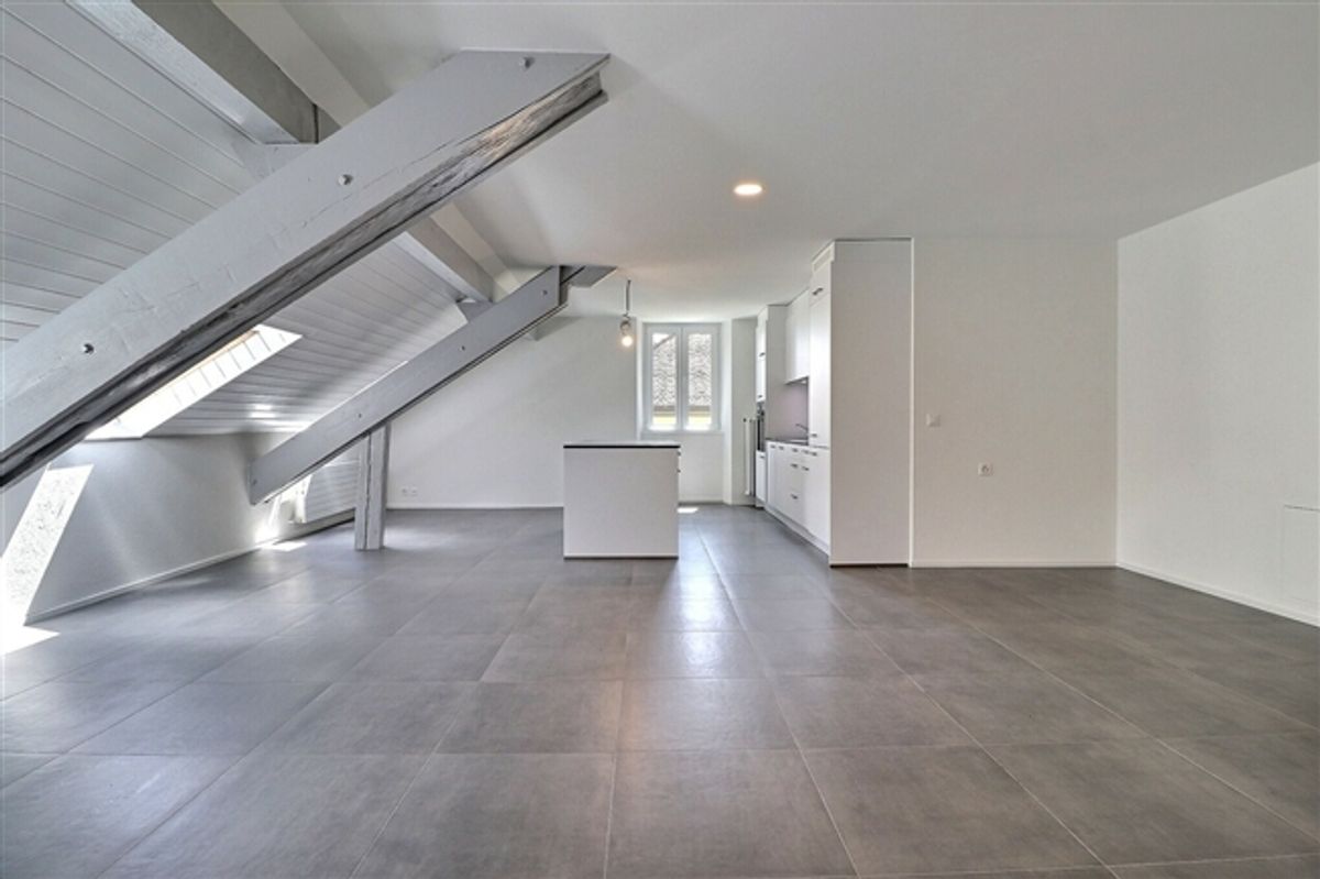 Wunderschöne 3.5-Zimmer-Wohnung komplett renoviert im Herzen der Stadt - 1