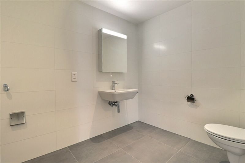 Wunderschöne 3.5-Zimmer-Wohnung komplett renoviert im Herzen der Stadt - 10