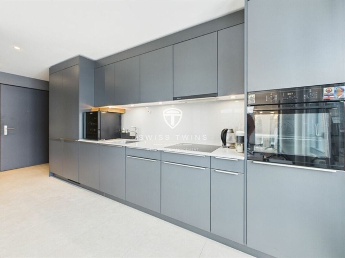 Moderne 3.5-Zimmer-Penthousewohnung mit Loggia in Zürich - 7