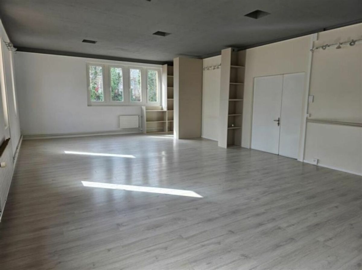 Open space de 62m2 à louer. Quartier du Flon - 1
