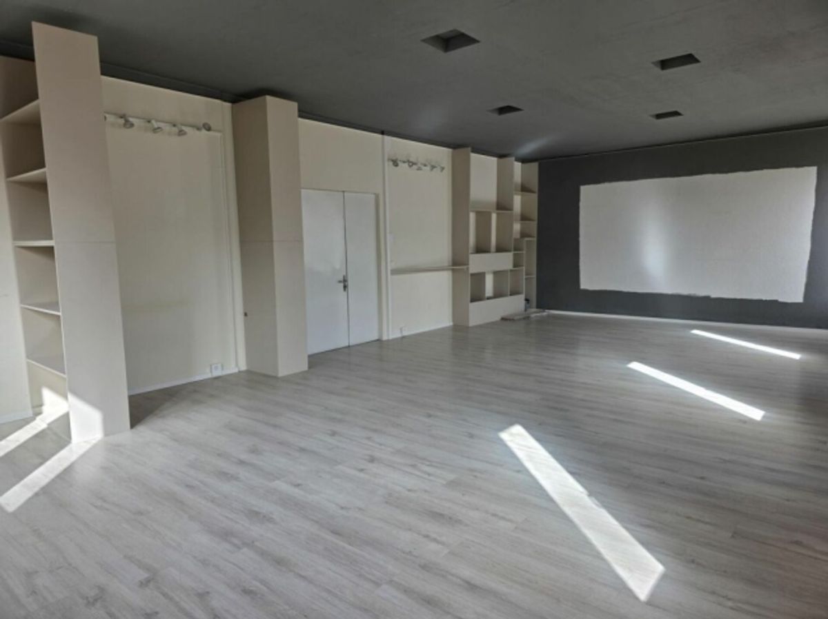 Open space de 62m2 à louer. Quartier du Flon - 2