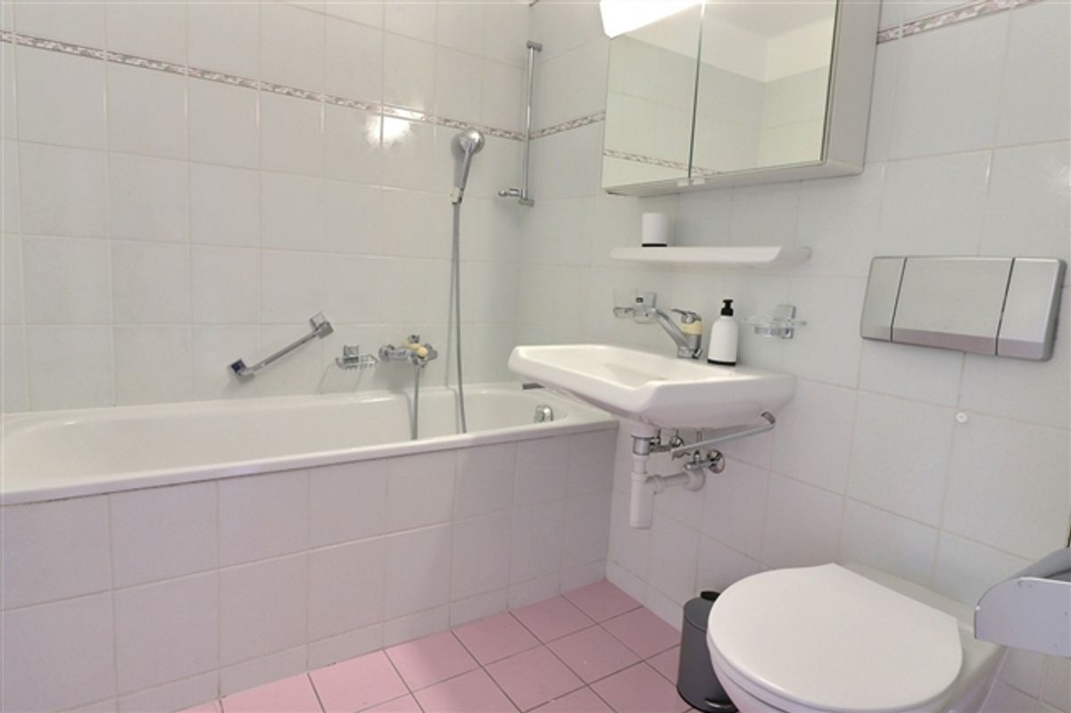 Möblierte 2,5-Zimmer-Wohnung mit Balkon und atemberaubender Aussicht - 10