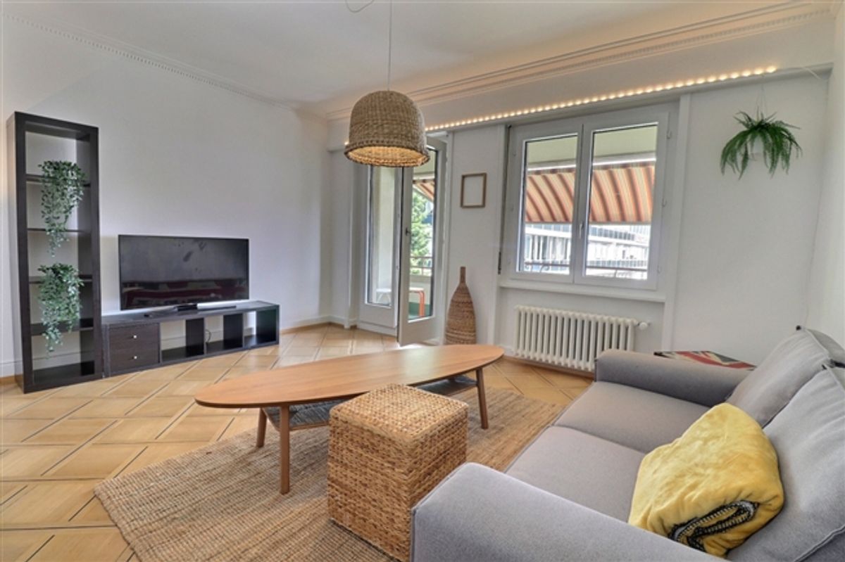 Möblierte 2,5-Zimmer-Wohnung mit Balkon und atemberaubender Aussicht - 0