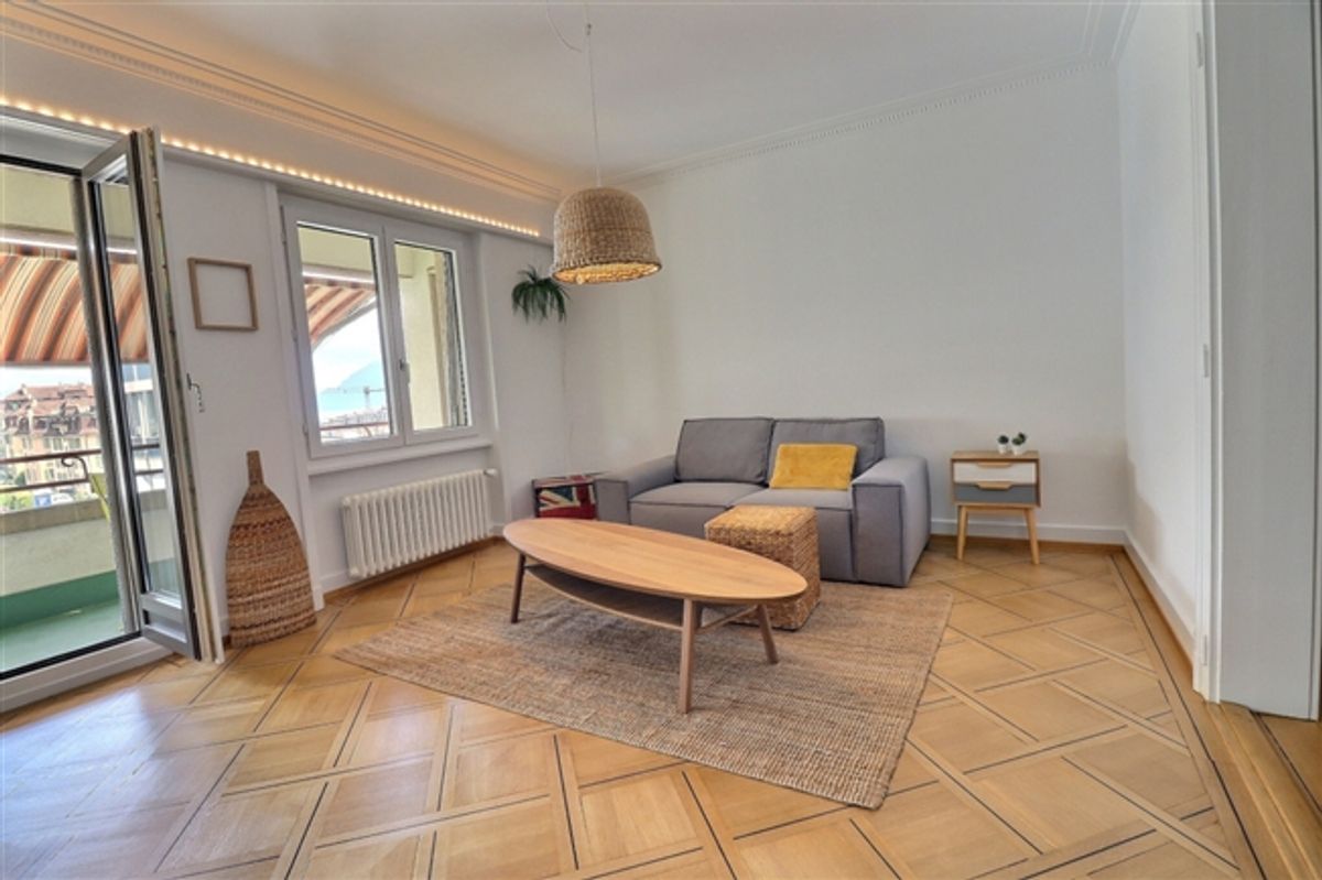 Möblierte 2,5-Zimmer-Wohnung mit Balkon und atemberaubender Aussicht - 1