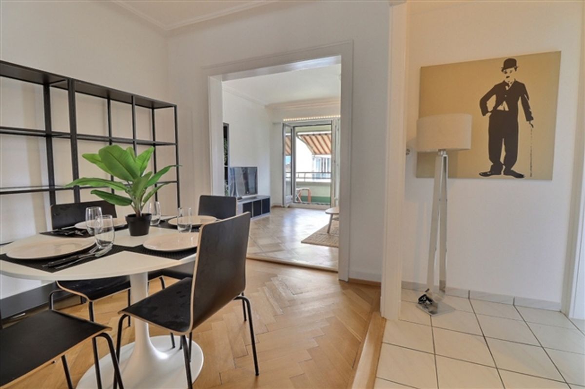 Möblierte 2,5-Zimmer-Wohnung mit Balkon und atemberaubender Aussicht - 2