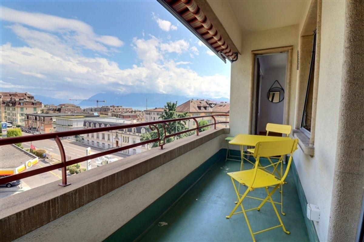Möblierte 2,5-Zimmer-Wohnung mit Balkon und atemberaubender Aussicht - 4
