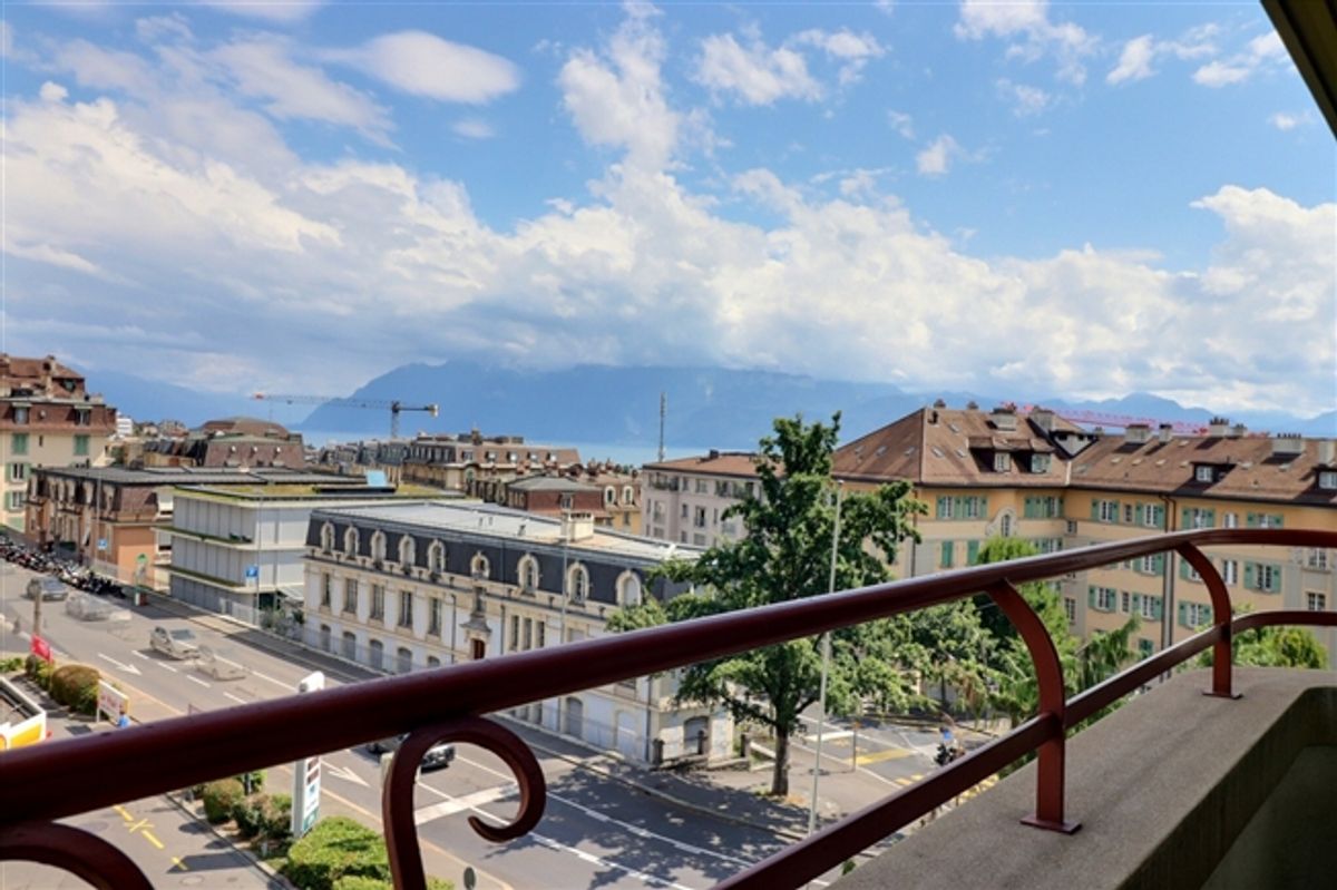 Möblierte 2,5-Zimmer-Wohnung mit Balkon und atemberaubender Aussicht - 5