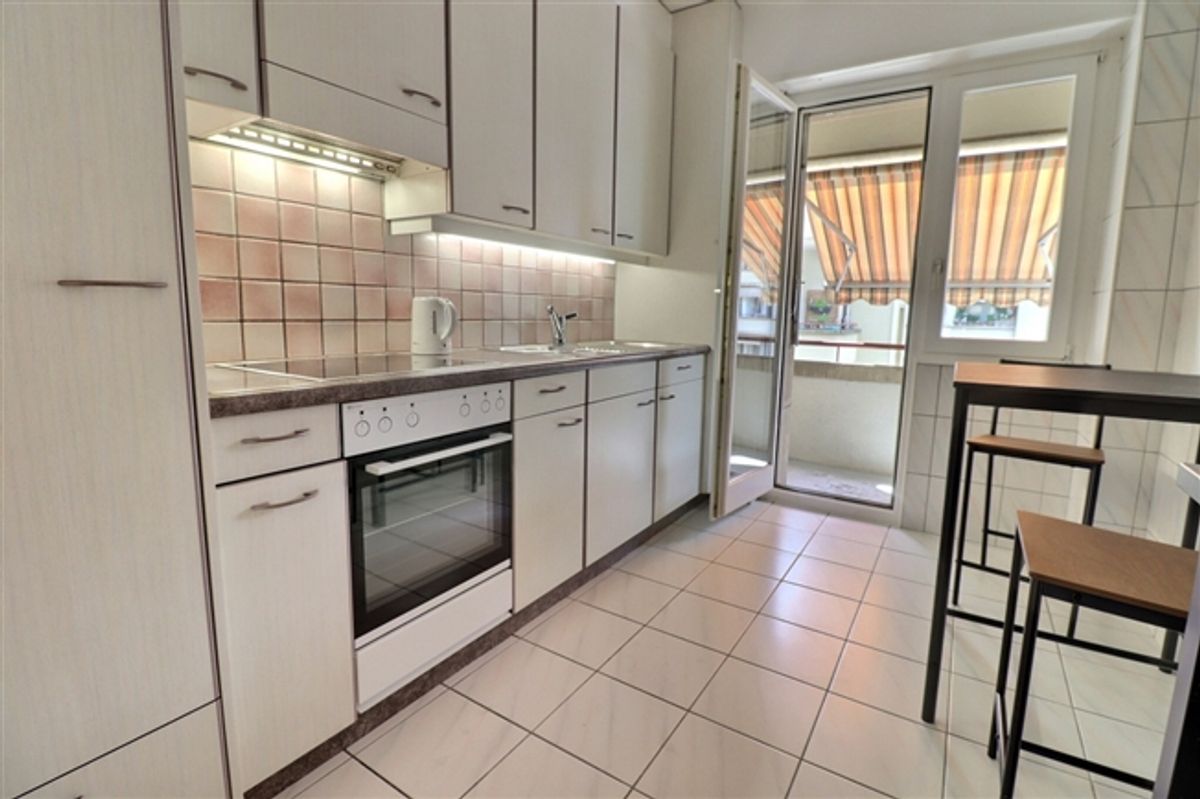 Möblierte 2,5-Zimmer-Wohnung mit Balkon und atemberaubender Aussicht - 6
