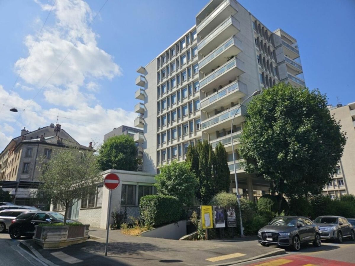 Bureaux 110m2 en RDC, quartier des Eaux Vives - 0