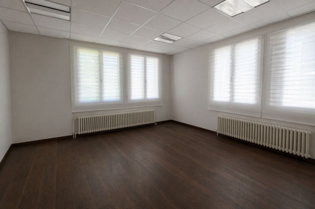 Bureaux 110m2 en RDC, quartier des Eaux Vives - 1
