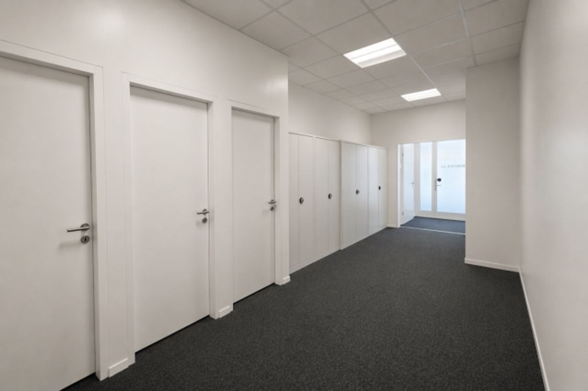 Bureaux 110m2 en RDC, quartier des Eaux Vives - 4