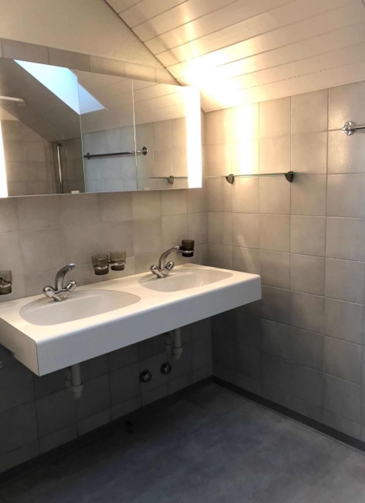 Charmante Dachwohnung sucht Sie! - 2