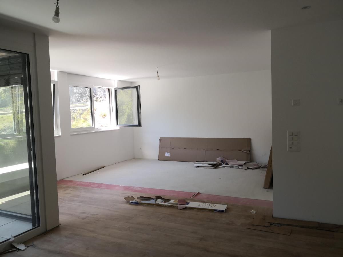 Dachwohnung 3.5 Zimmer mit Loggia und Balkon - 3