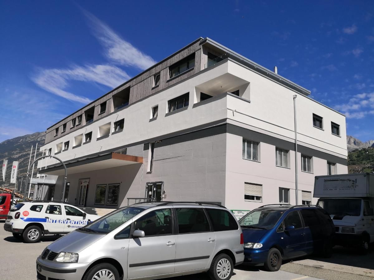 Dachwohnung 3.5 Zimmer mit Loggia und Balkon - 1